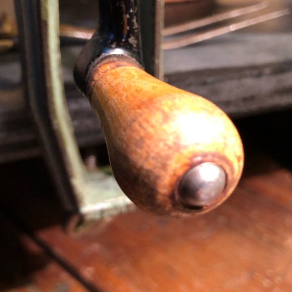 Victoria VTG Antique Hand Crank Grater Farmhouse Kitchen Home Decor Tool - Picture 3 of 16